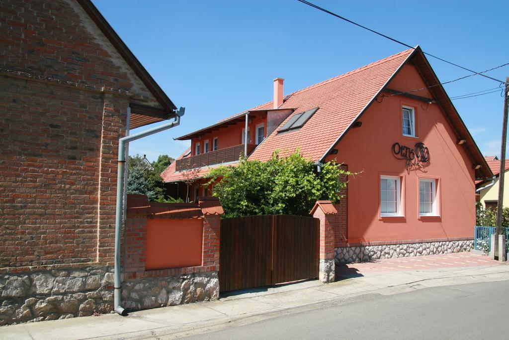 Otto Panzio Villany Exterior photo